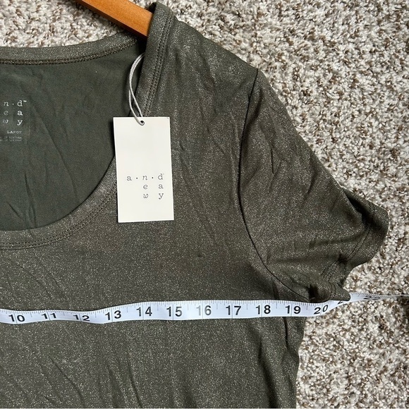 🦋NWT A New Day Gold Metallic Shimmery Glitter Short Sleeve Blouse Large Holiday - Picture 5 of 6